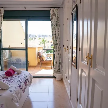 Дом отдыха Beautiful Townhouse With Views Over The Communal Pool Close To Golf Course